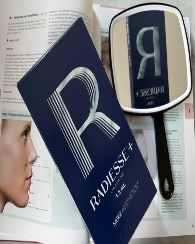Radiesse Produktdarstellung zur regenerativen Biostimulation in der ästhetischen Medizin
